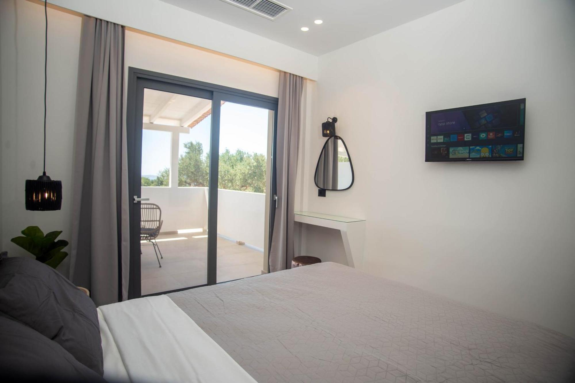 Marea Luxury Suites - Tramontana Korithion Exterior photo